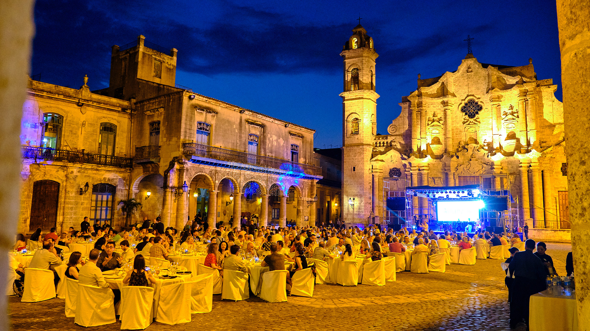 Cena de Gala en la Plaza de la Catedral de La Habana Vieja
