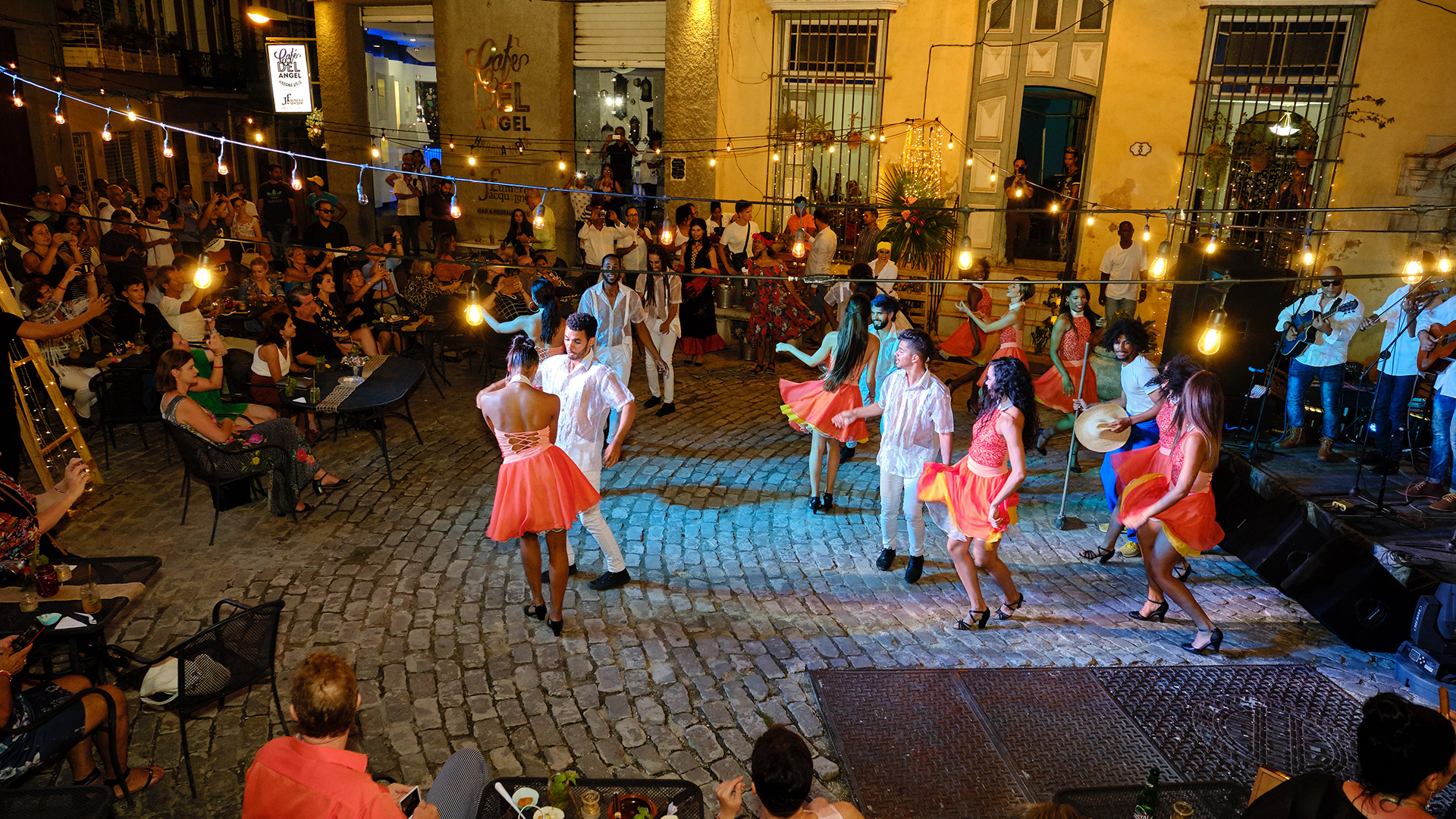 Fiesta Privada y Cena en la Plaza del Angel en La Habana Vieja