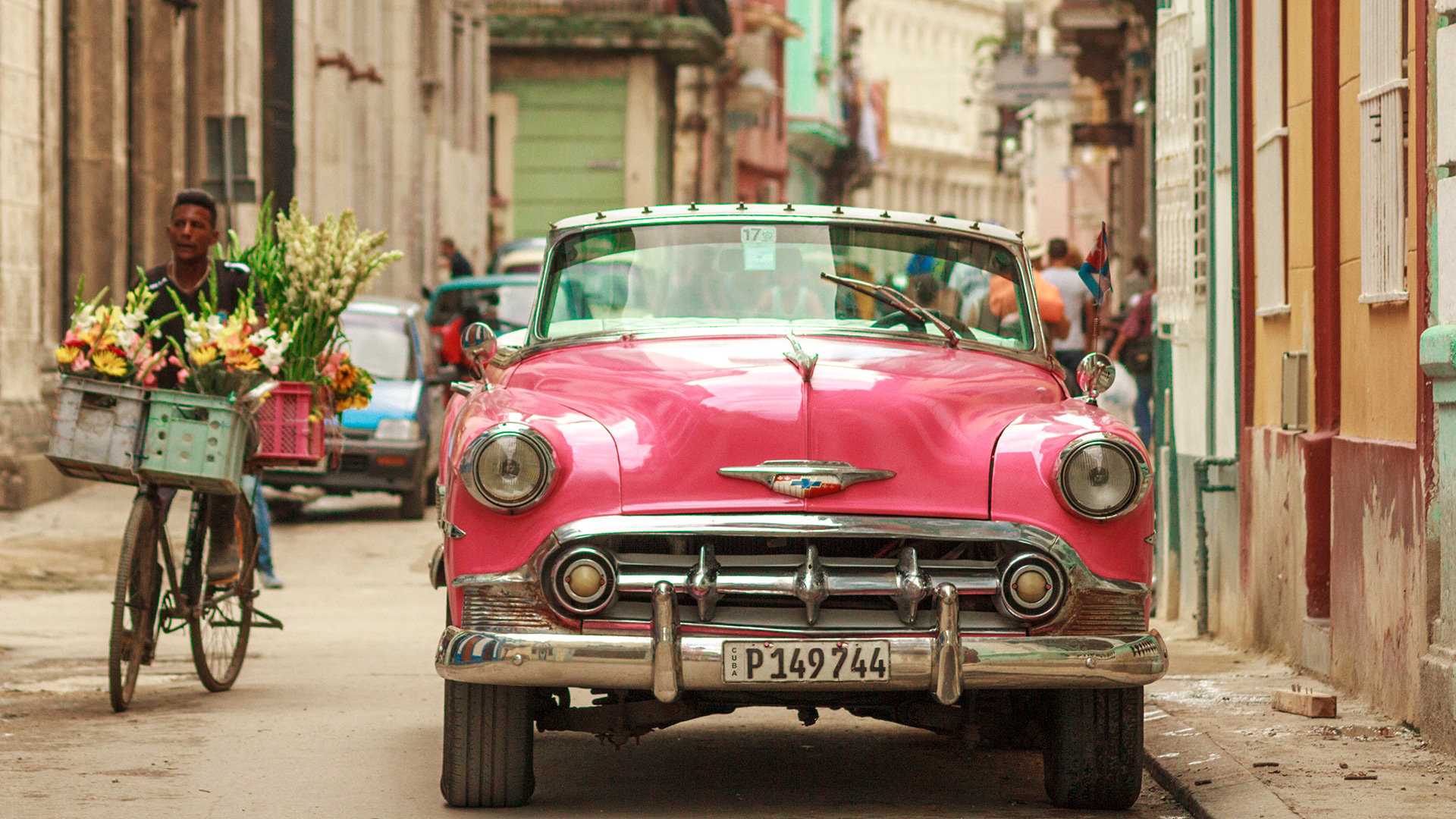 Discover Colonial Havana & cruise in an vintage car